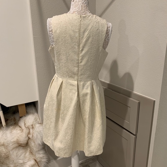 Dress - Picture 10 of 10